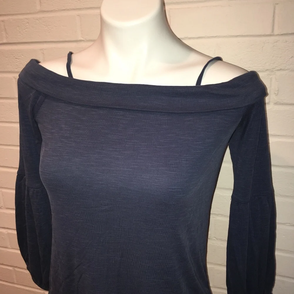 BB Dakota Shrug Life Cold Shoulder Top Small - Picture 3 of 5